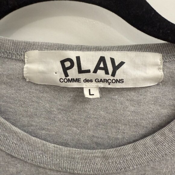 COMME DES GARCONS PLAY Size Large Gray Short Sleeve Yellow Heart T-Shirt - Picture 4 of 4